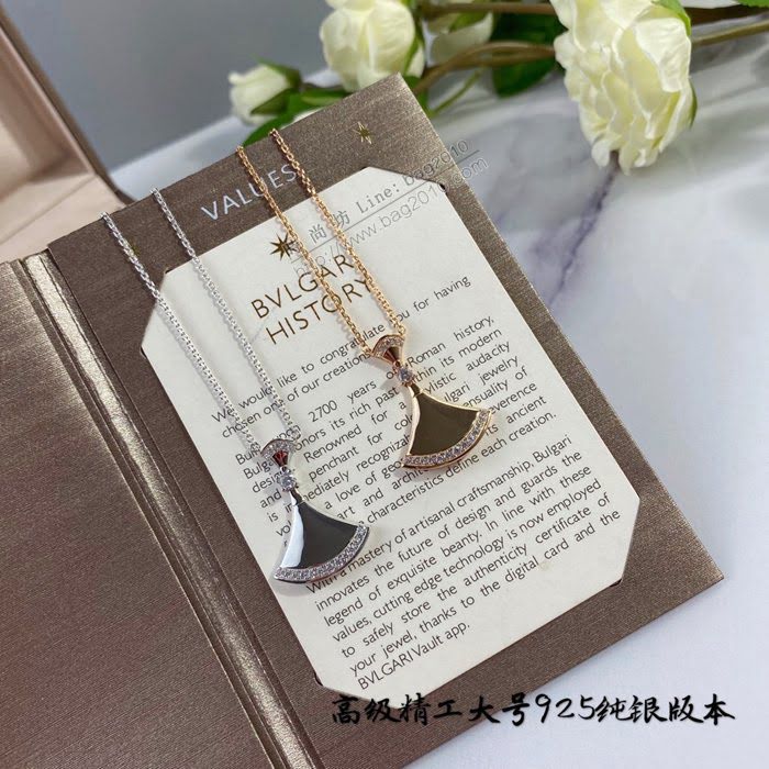 Bvlgari飾品 寶格麗新款925高級精工大號版本 BV寶格麗金貝扇形小裙子項鏈  zgbq3288